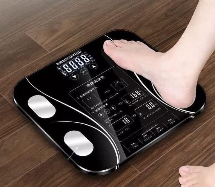IMG-20250514-WA0046 ميزان رقمي لقياس وزن وكتلة وبيانات الجسم